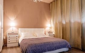 Golden Bridge Apartment With Private Parking